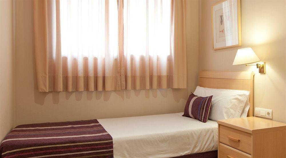 Apartamentos Plaza Picasso Valencia Luaran gambar