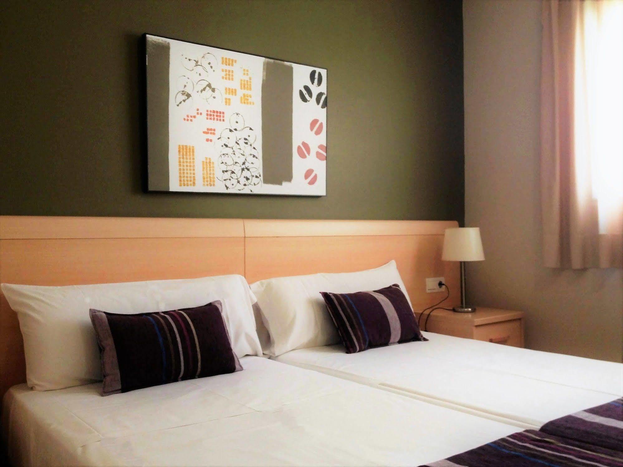 Apartamentos Plaza Picasso Valencia Luaran gambar