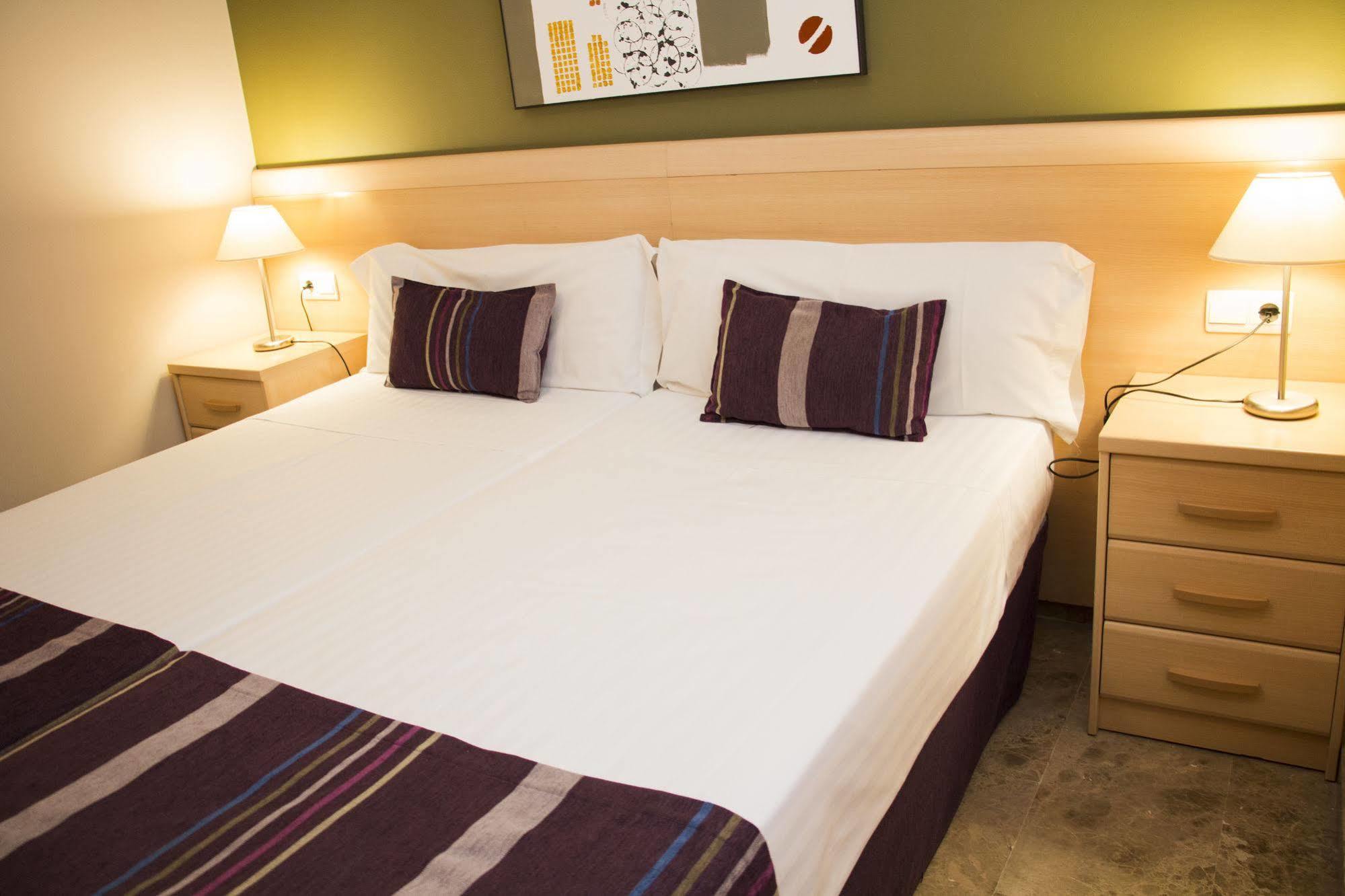 Apartamentos Plaza Picasso Valencia Luaran gambar