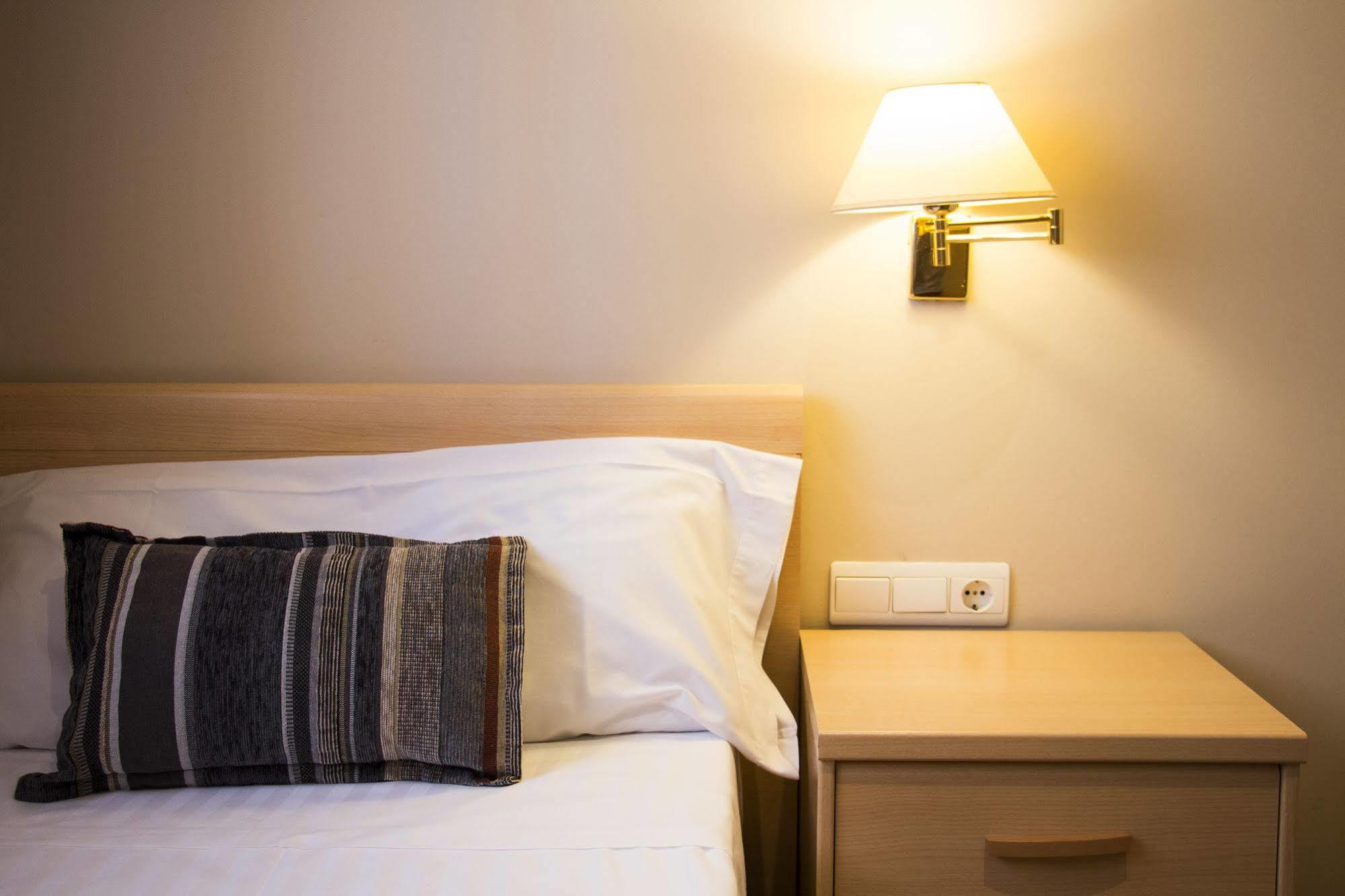 Apartamentos Plaza Picasso Valencia Luaran gambar